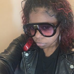 Meet your Posher, Monique